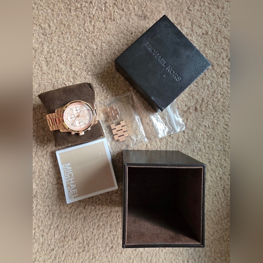 MICHAEL KORS ROSE GOLD WATCH - Picture 9 of 9
